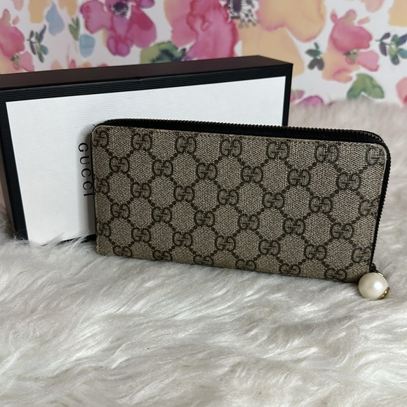 💯Authentic Gucci Zipped Around Long Wallet🍀 - Picture 14 of 16